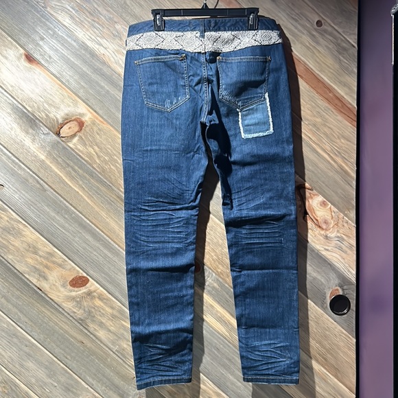 FREE PEOPLE HAYNES WASH DISTRESSED DENIM CROCHET LACE PATCHED JEANS - Picture 5 of 8